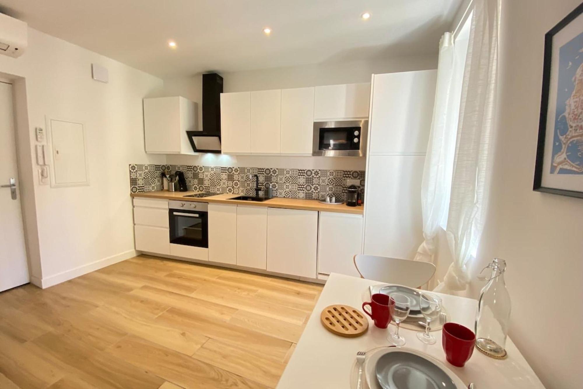 06An - Beautiful Apartment In The Heart Of Old Antibes Exterior foto